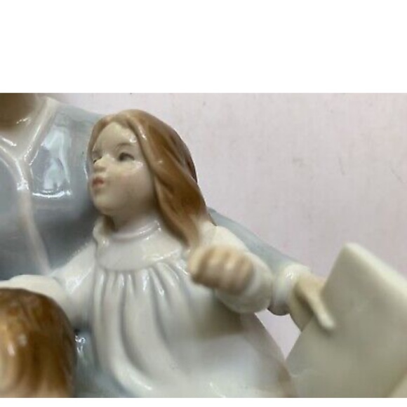 SOLD Vintage AVON “a Mothers Touch” Figurine - Picture 4 of 7